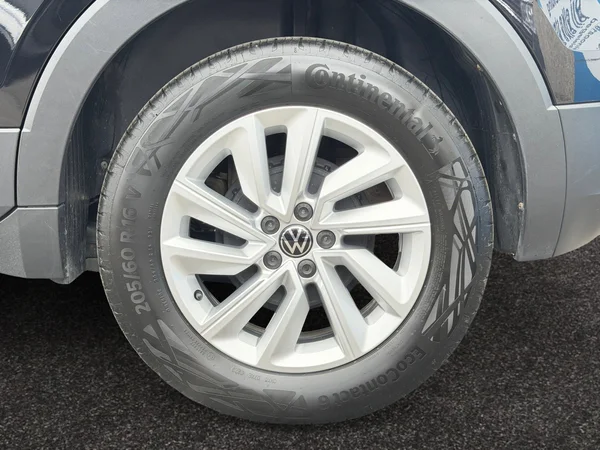 VOLKSWAGEN T-Cross (2023) — foto 16 van 21
