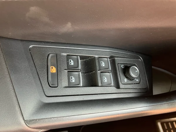 VOLKSWAGEN T-Roc (2025) — foto 4 van 25