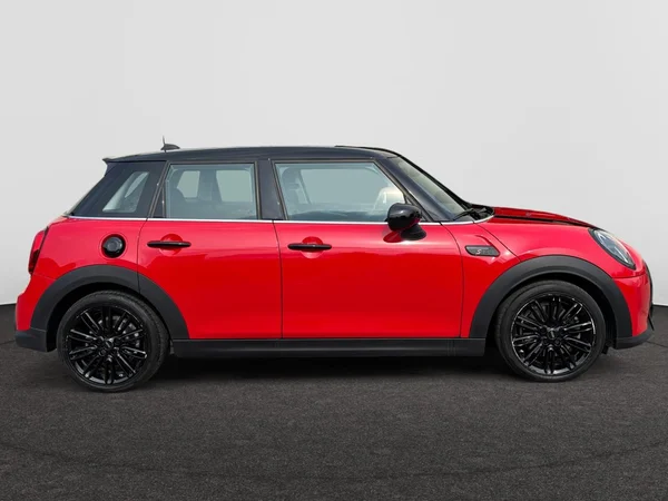 MINI Mini 5 Doors (F55 LCI II) (2022) — foto 21 van 24
