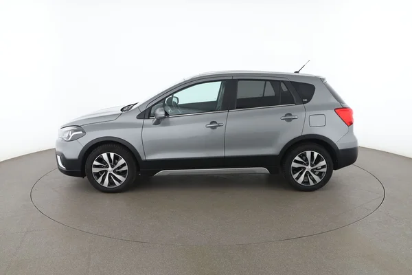 Suzuki SX4 (2018) — foto 9 van 16