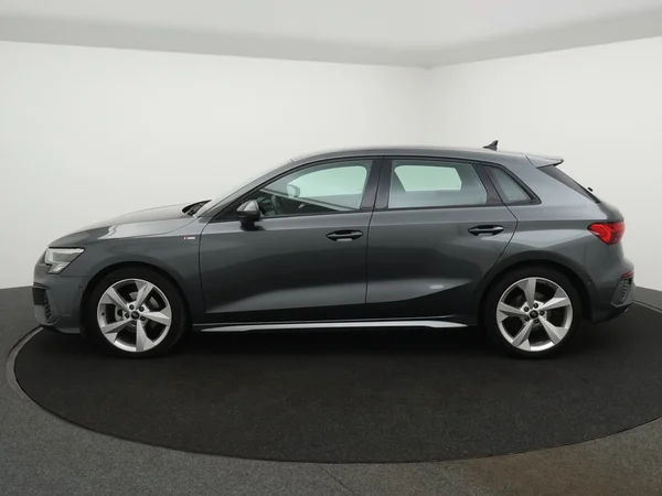 AUDI A3 Sportback (2024) — foto 16 van 23