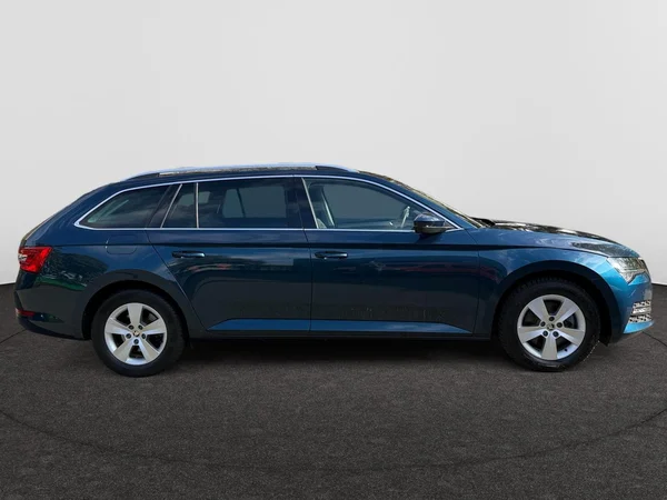 SKODA Superb Combi (2024) — foto 17 van 20