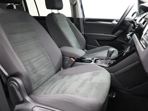 VOLKSWAGEN Touran (2022) — foto 16 van 21
