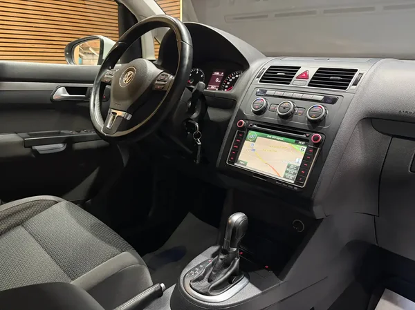 Volkswagen Touran (2015) — foto 5 van 22