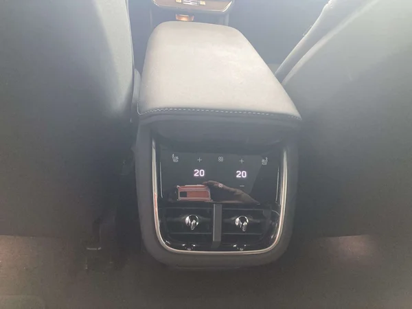 Volvo ES90 — foto 10 van 19