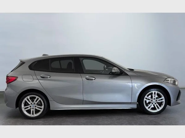 BMW 1 Hatch (2022) — foto 9 van 15
