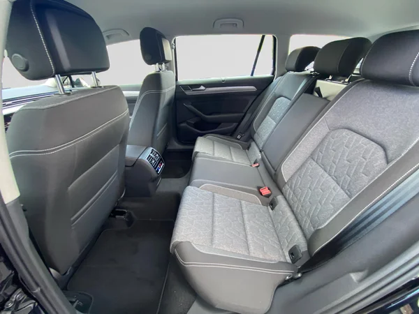 VOLKSWAGEN Passat Variant (2024) — foto 10 van 19