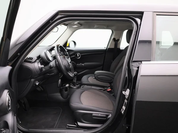 MINI One (2021) — foto 37 van 37