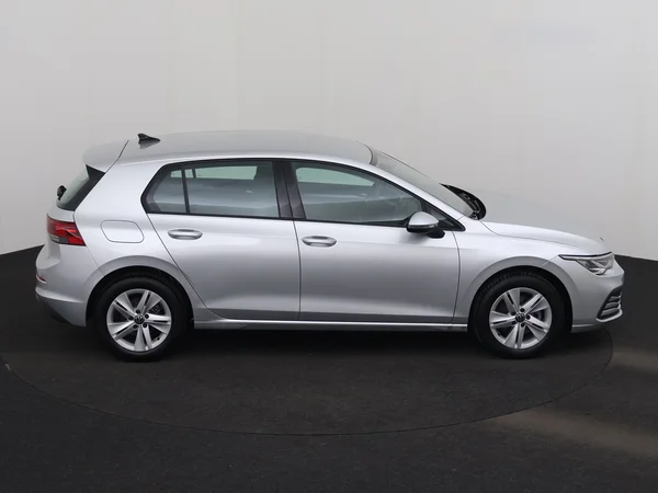 VOLKSWAGEN Golf (2024) — foto 24 van 28