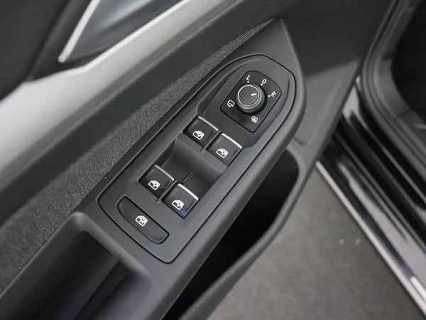 VOLKSWAGEN Golf (2024) — foto 20 van 28