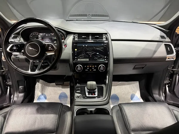 Jaguar E-Pace (2021) — foto 3 van 26