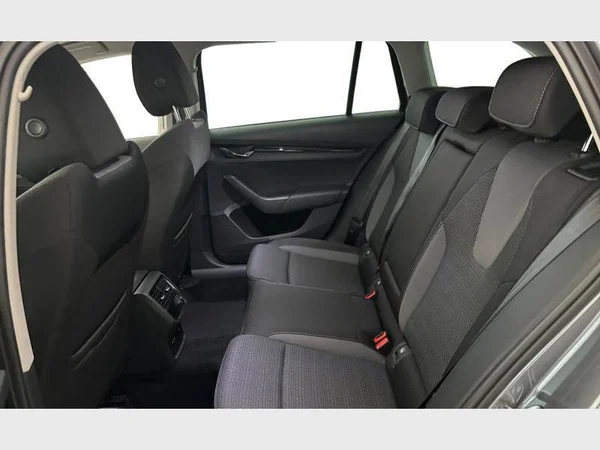 Skoda Octavia Combi (2022) — foto 6 van 15