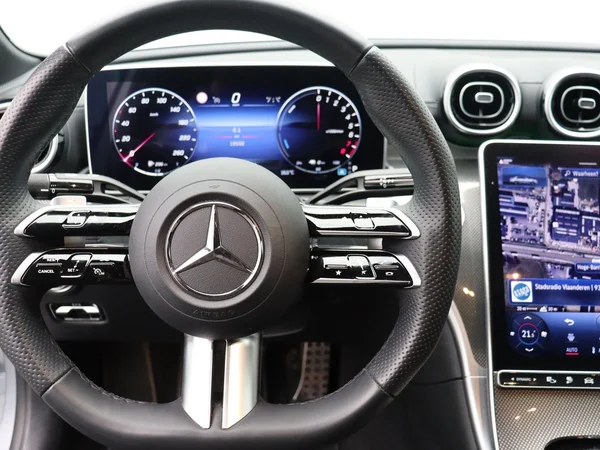 Mercedes-Benz C-Klasse (2025) — foto 2 van 21