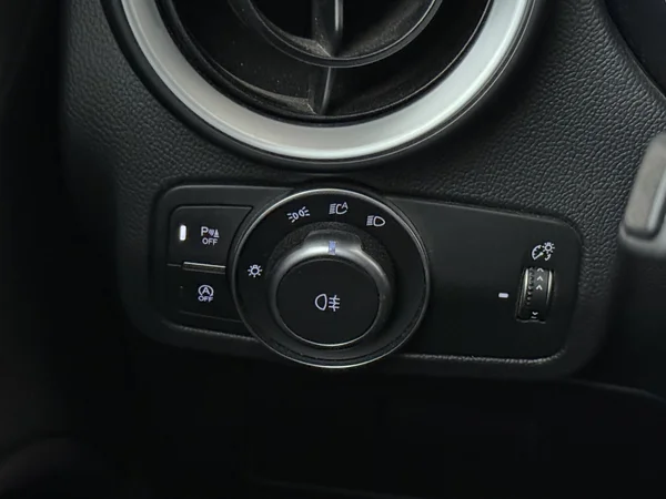 Alfa Romeo Stelvio (2022) — foto 18 van 31