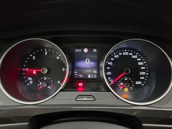 VOLKSWAGEN Tiguan Dsl (2021) — foto 6 van 36