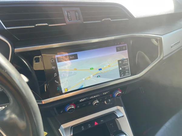 AUDI Q3 (2019) — foto 2 van 19