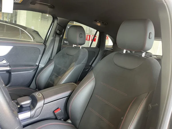 Mercedes-Benz GLA (2021) — foto 13 van 14