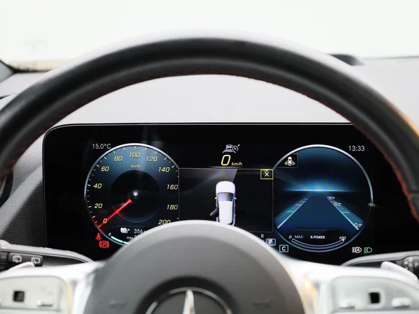 Mercedes-Benz EQA (2021) — foto 2 van 48