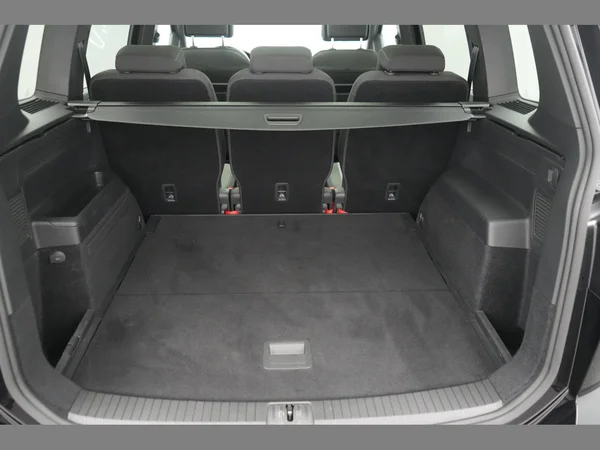VOLKSWAGEN Touran (2023) — foto 8 van 30
