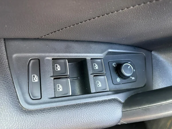 VOLKSWAGEN Tiguan (2019) — foto 6 van 22