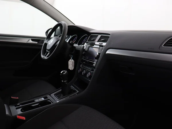 VOLKSWAGEN Golf (2018) — foto 3 van 23