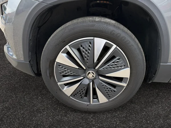 SKODA Karoq (2024) — foto 16 van 23