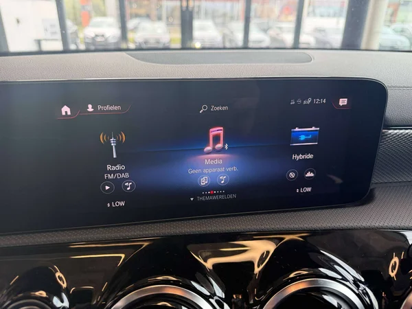 Mercedes-Benz CLA (2023) — foto 8 van 21