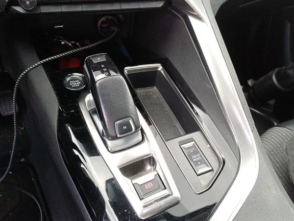 Peugeot 5008 (2021) — foto 2 van 13