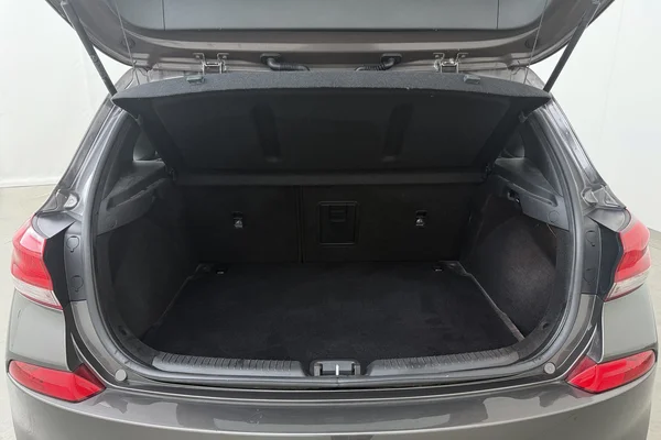 Hyundai i30 (2019) — foto 14 van 18