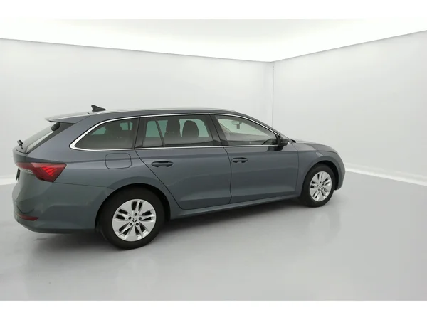 SKODA Octavia Combi (2021) — foto 2 van 36