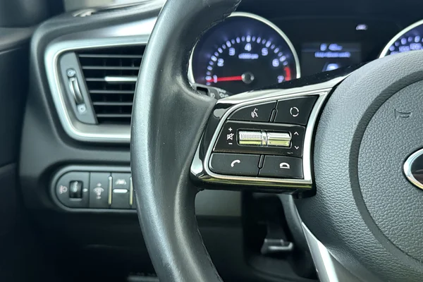 Kia Ceed (2020) — foto 6 van 23
