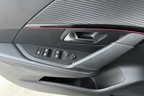 Peugeot 208 (2023) — foto 8 van 22