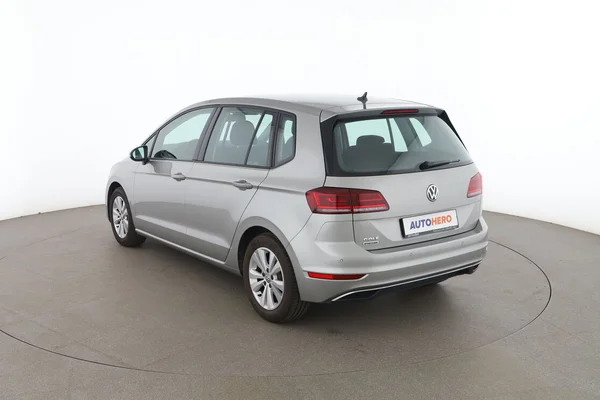 Volkswagen Golf (2020) — foto 10 van 16