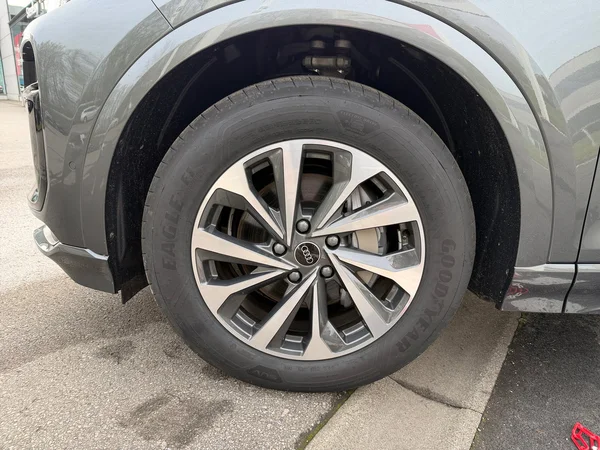 AUDI Q6 e-tron (2026) — foto 18 van 23