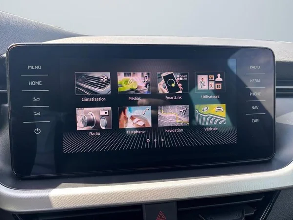SKODA Kamiq (2022) — foto 8 van 28