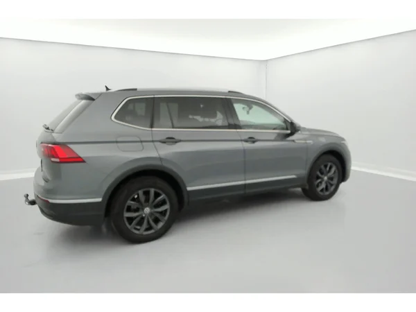 VOLKSWAGEN Tiguan Allspace (2023) — foto 3 van 36