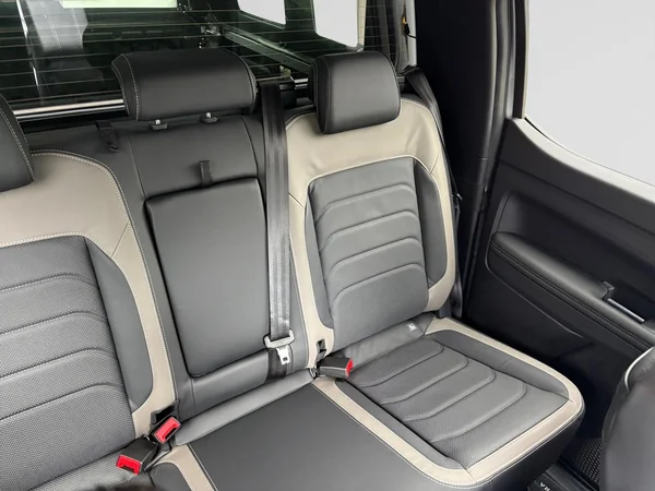 VOLKSWAGEN Amarok Double Cab Dsl (2026) — foto 6 van 24