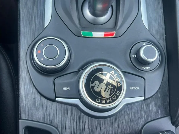 ALFA ROMEO Giulia Dsl (2020) — foto 18 van 28