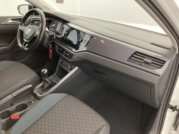 VOLKSWAGEN Polo (2020) — foto 2 van 35