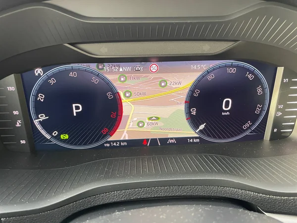SKODA Karoq (2025) — foto 4 van 24