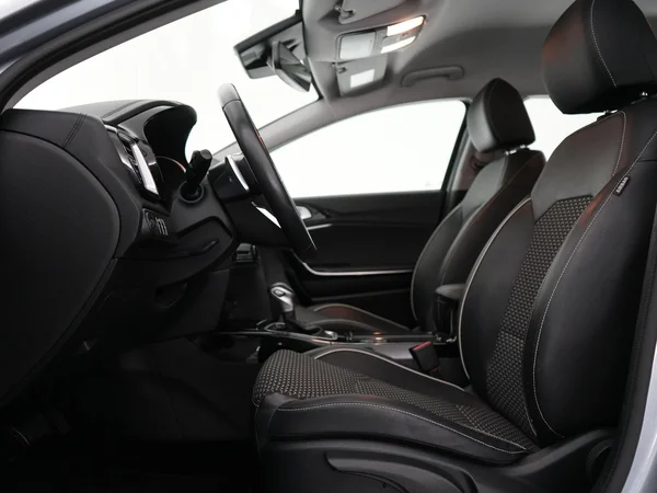 Kia cee'd (2024) — foto 3 van 29