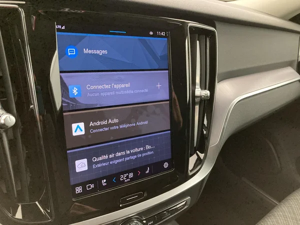 VOLVO V60 (2023) — foto 15 van 36