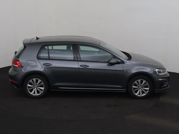 VOLKSWAGEN Golf (2018) — foto 22 van 26