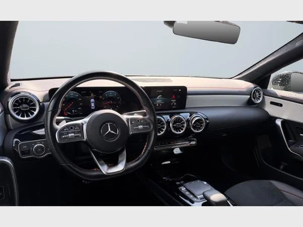 Mercedes-Benz CLA 180 (2022) — foto 12 van 28
