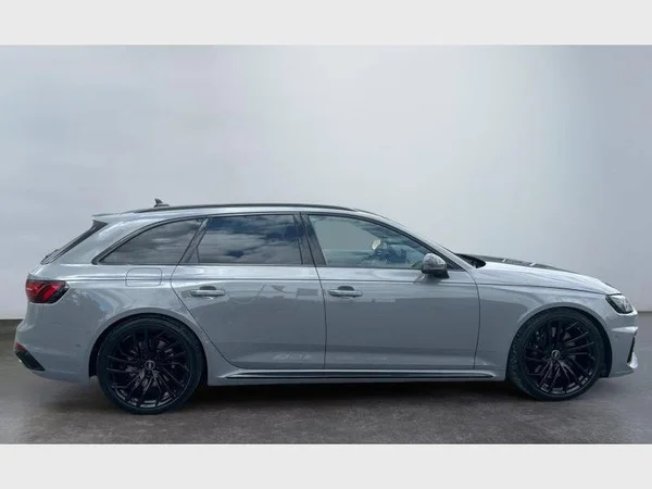 Audi RS4 Avant (2023) — foto 26 van 29