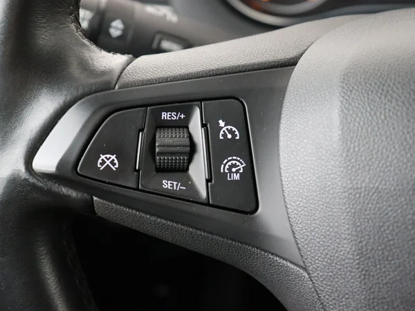 OPEL Zafira (2017) — foto 9 van 26