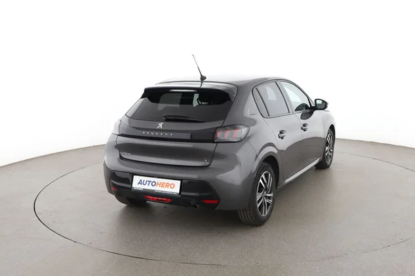 Peugeot 208 (2022) — foto 12 van 16