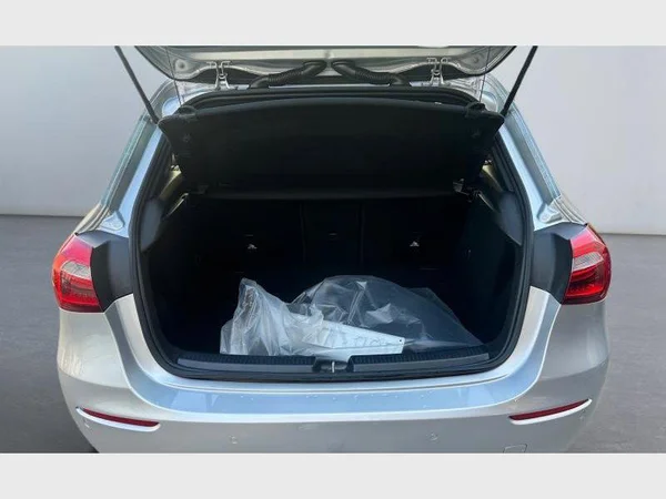Mercedes-Benz A 180 (2019) — foto 21 van 23