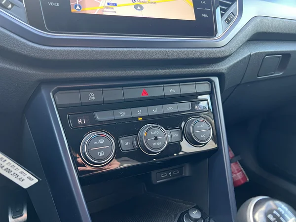 VOLKSWAGEN T-Roc (2021) — foto 4 van 20