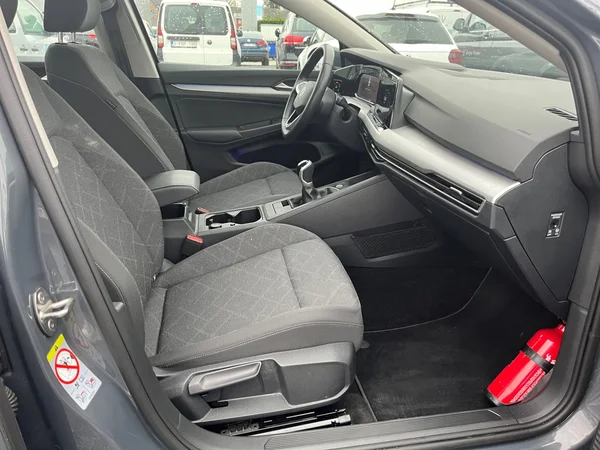 VOLKSWAGEN Golf VIII SW (2023) — foto 13 van 14